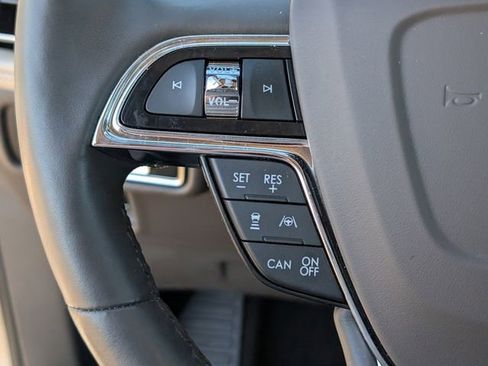 Used 2022 Lincoln Nautilus Reserve image 20