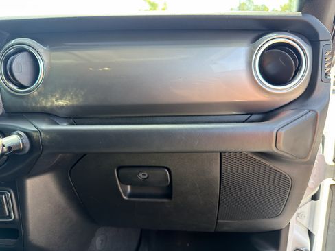Used 2020 Jeep Wrangler Unlimited Sahara AWD/4WD image 21
