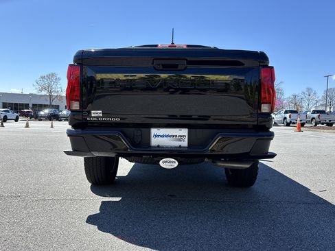 Used 2024 Chevrolet Colorado W/T image 9