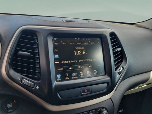 Used 2016 Jeep Cherokee Limited image 21