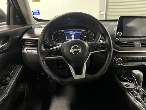 Used 2024 Nissan Altima 2.5 SV FWD image 21