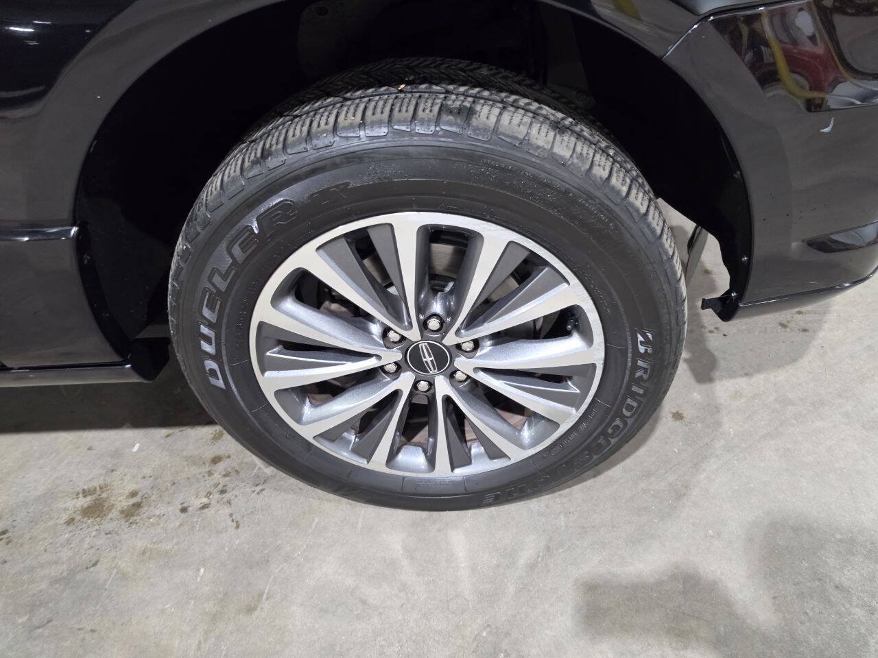 Used 2017 Lincoln Navigator Select AWD/4WD image 20