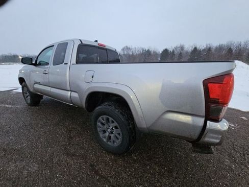 Used 2021 Toyota Tacoma SR5 w/ SR5 Appearance Package (SM) image 5