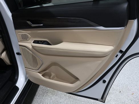 Used 2022 Jeep Grand Cherokee L Limited image 22