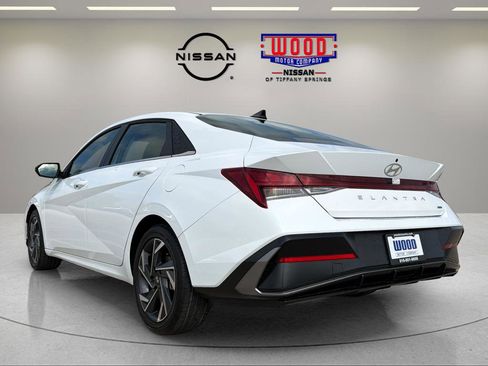 Used 2025 Hyundai Elantra Limited FWD image 4