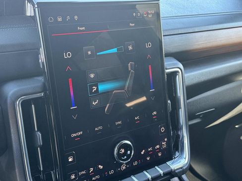 Used 2025 GMC Yukon Denali image 24