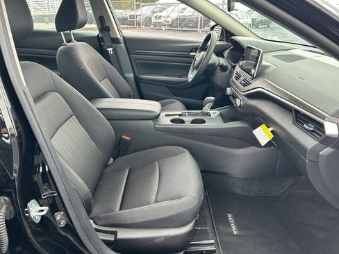 Used 2025 Nissan Altima 2.5 SV FWD image 31
