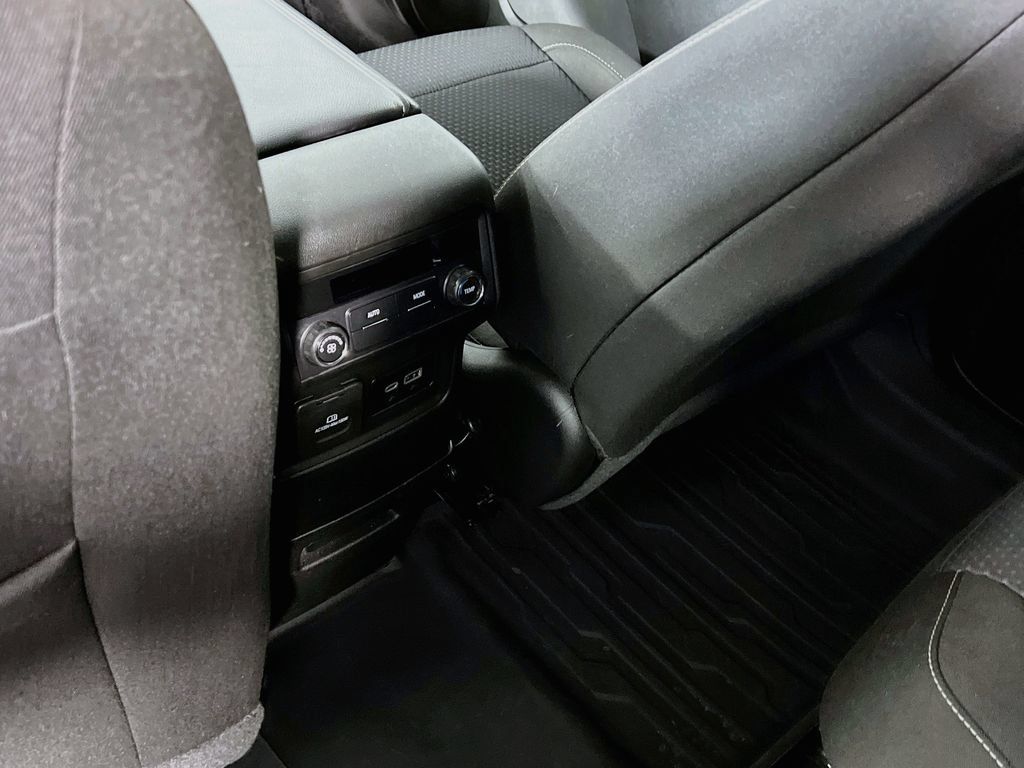 Certified 2023 GMC Acadia SLE w/ Driver Convenience Package AWD/4WD image 23