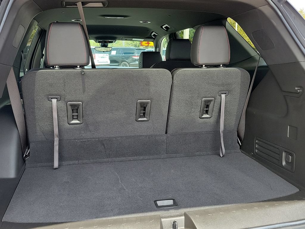Used 2023 Chevrolet Traverse RS FWD image 18