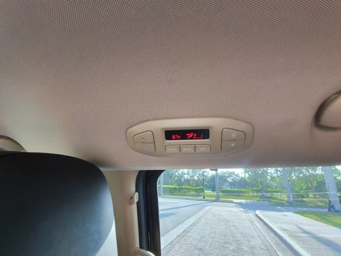 Used 2018 Kia Sedona SX FWD image 31