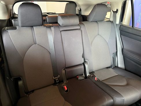 Used 2020 Toyota Highlander LE image 22