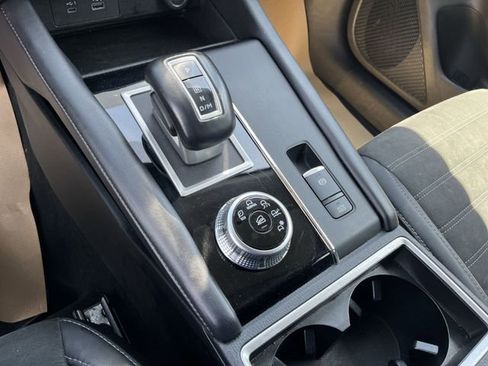 Used 2023 Mitsubishi Outlander SE FWD image 23