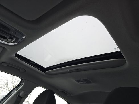 Used 2025 Hyundai Elantra SEL image 3