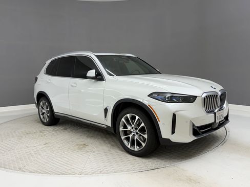 Certified 2024 BMW X5 xDrive40i w/ Premium Package AWD/4WD image 7