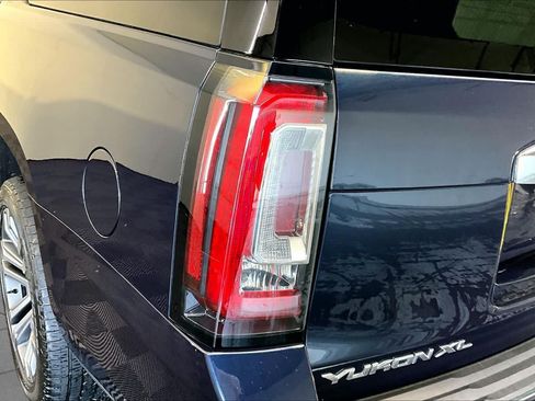 Used 2020 GMC Yukon XL Denali w/ Denali Premium Package AWD/4WD image 28