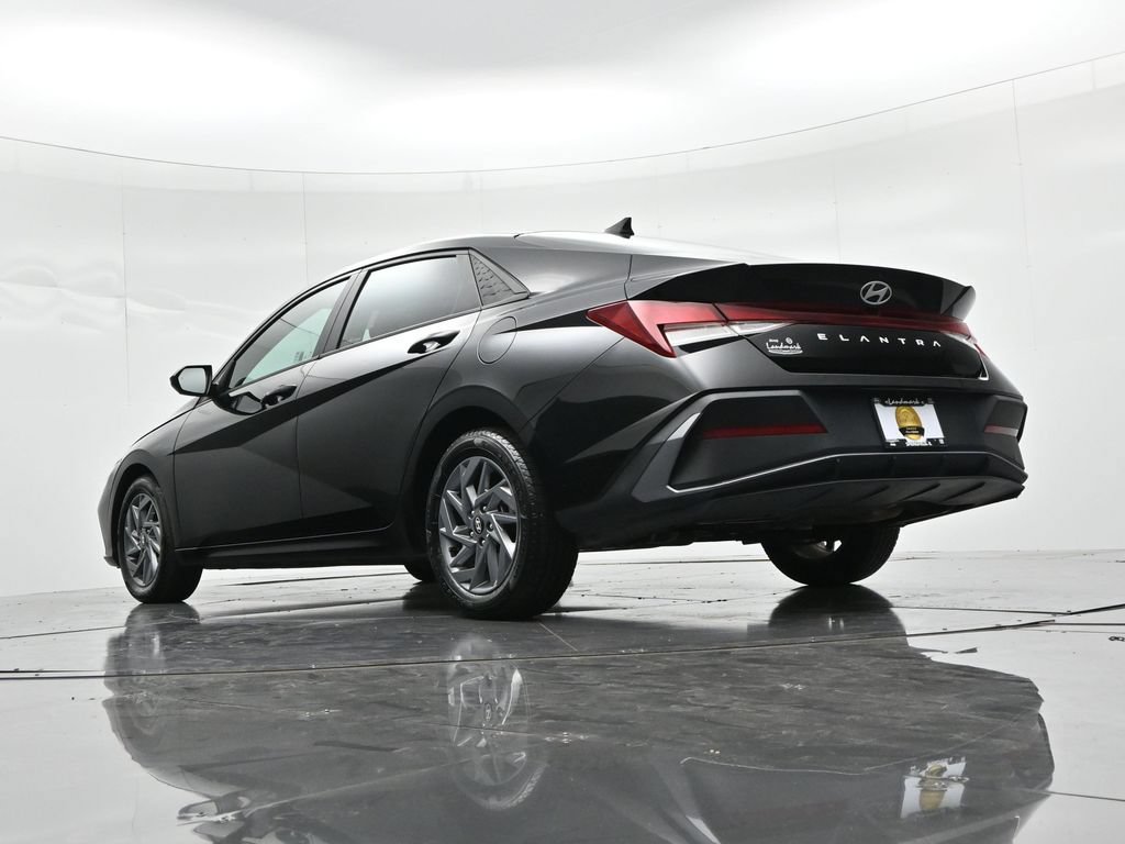 Used 2024 Hyundai Elantra SEL FWD image 19