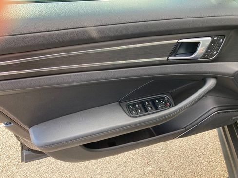 Certified 2023 Porsche Panamera 4 Platinum Edition image 7