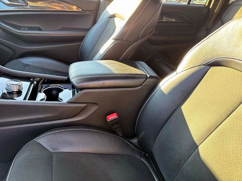 Used 2023 Jeep Grand Cherokee Altitude image 10