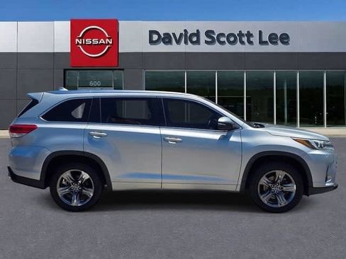 Used 2017 Toyota Highlander Limited Platinum FWD image 9