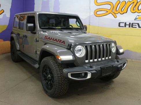Used 2019 Jeep Wrangler Unlimited Sahara w/ Dual Top Group AWD/4WD image 4
