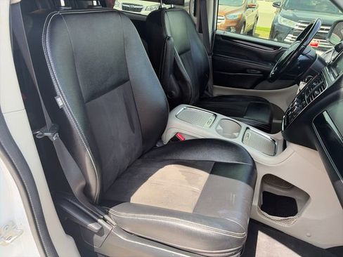 Used 2019 Dodge Grand Caravan SXT FWD image 35