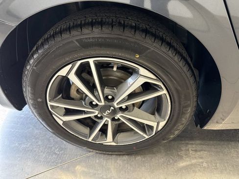 Used 2023 Kia Forte LXS FWD image 9