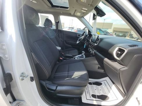 Used 2023 Hyundai Venue SEL FWD image 18