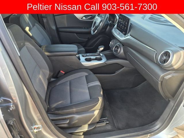 Used 2025 Chevrolet Blazer LT FWD image 9