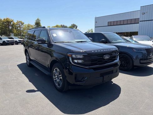 Used 2025 Ford Expedition Max Active AWD/4WD image 2