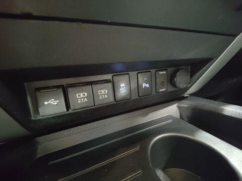 Used 2021 Toyota Tundra Platinum image 34