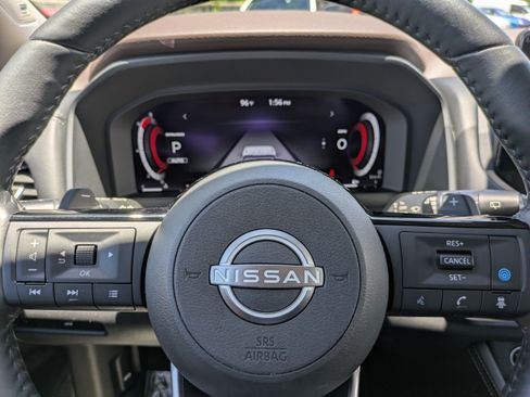 Used 2022 Nissan Rogue Platinum w/ Head-Up Display Package AWD/4WD image 29