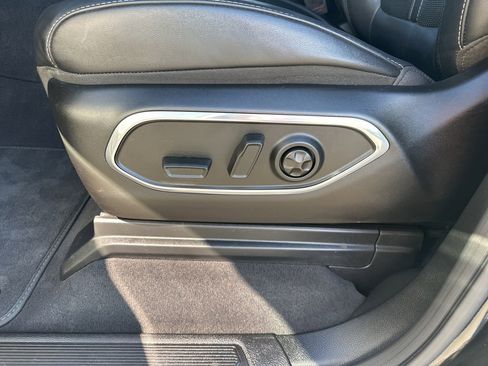 Used 2023 Jeep Wagoneer Base image 16