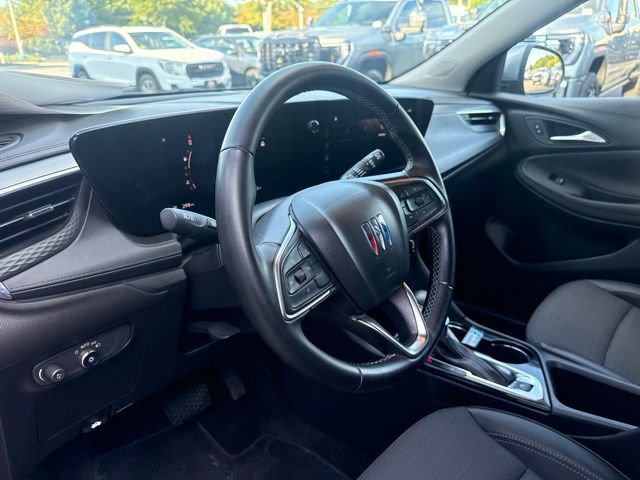 Used 2025 Buick Encore GX Preferred AWD/4WD image 12