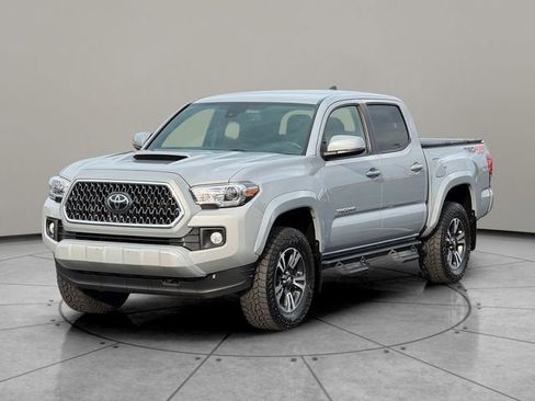 Certified 2019 Toyota Tacoma TRD Sport AWD/4WD image 2