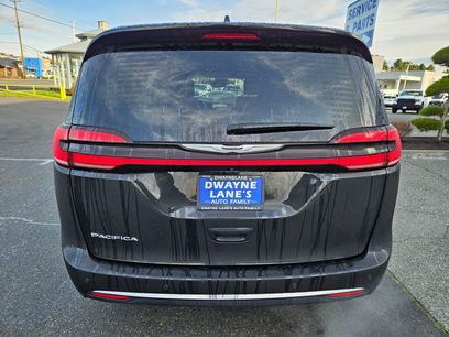 Used 2024 Chrysler Pacifica Touring-L