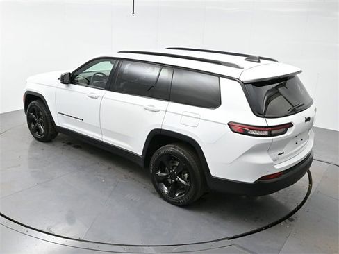Used 2023 Jeep Grand Cherokee L Laredo image 36