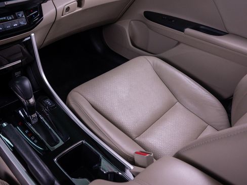 Used 2017 Honda Accord Touring image 27