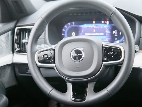 Certified 2025 Volvo XC90 B6 Ultra image 28