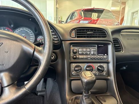 Used 2001 Chevrolet Corvette Coupe RWD image 17