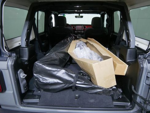 Used 2022 Jeep Wrangler Unlimited Rubicon w/ Dual Top Group image 5