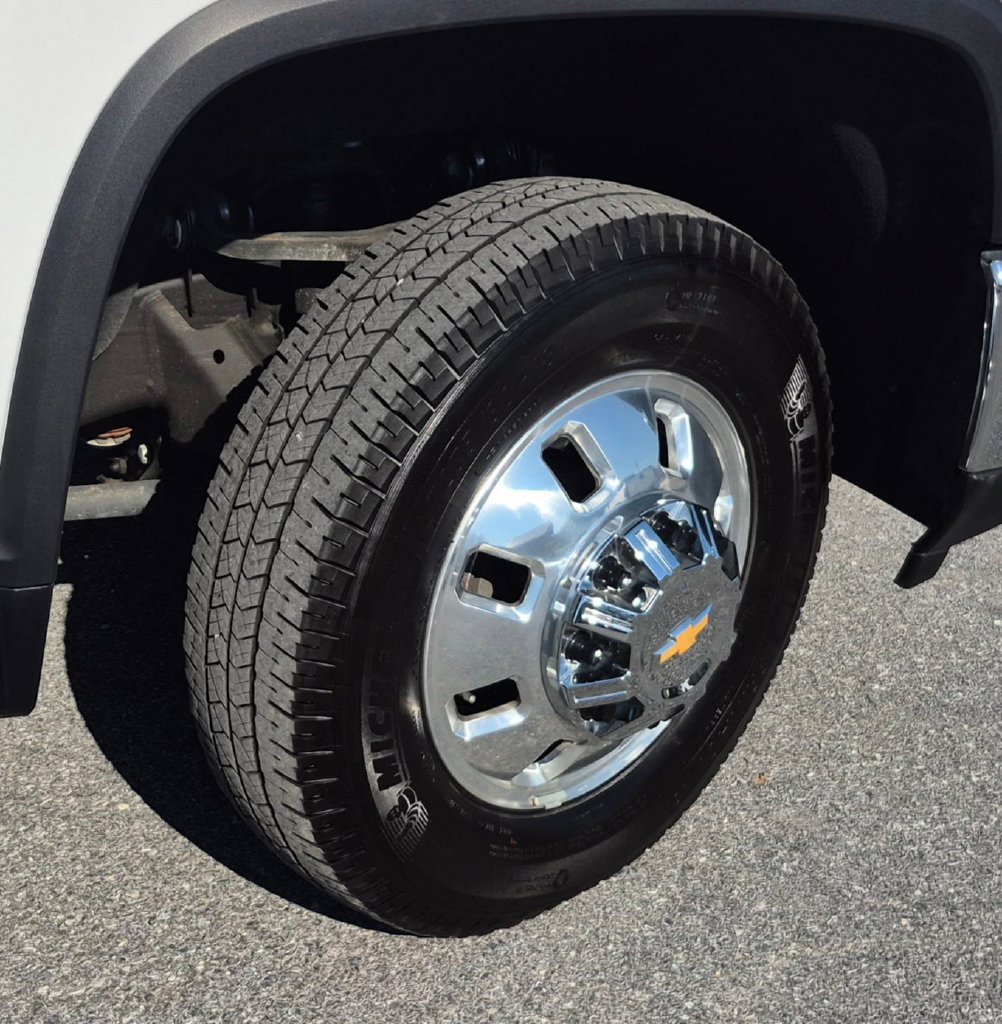 Used 2025 Chevrolet Silverado 3500 LTZ w/ LTZ Plus Package AWD/4WD image 2