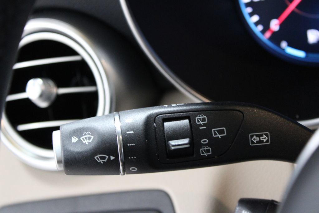 Used 2022 Mercedes-Benz GLC 300 4MATIC image 31