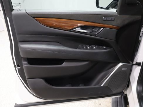 Used 2020 Cadillac Escalade Premium Luxury image 14