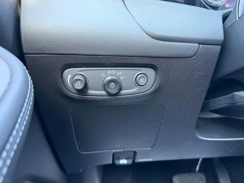 Used 2022 Buick Encore GX Select w/ Sport Touring Package FWD image 25