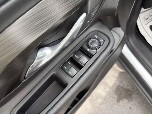 Used 2022 GMC Terrain SLE w/ Driver Convenience Package image 16