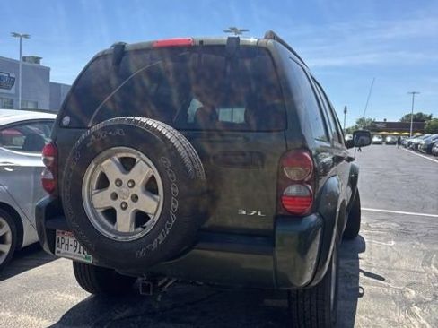 Used 2006 Jeep Liberty Sport AWD/4WD image 2