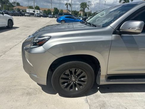 Used 2022 Lexus GX 460 Premium w/ Premium Package AWD/4WD image 4