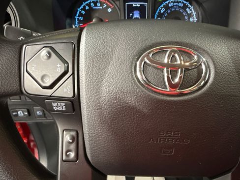 Used 2022 Toyota Tacoma SR AWD/4WD image 29