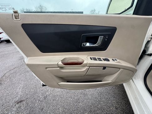 Used 2005 Cadillac SRX V8 w/ Preferred Equipment Group image 12