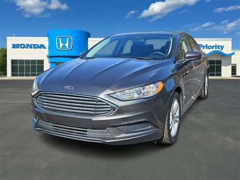 Used 2018 Ford Fusion SE w/ Fusion SE Technology Package image 1